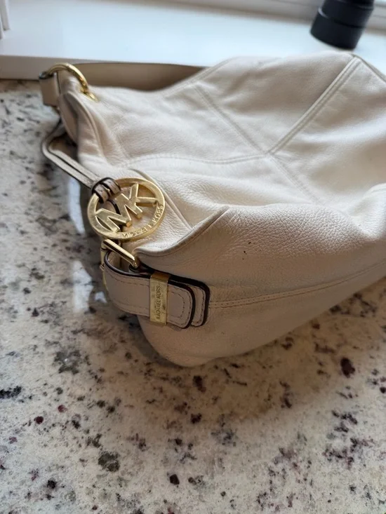 Michael Kors Cream Pebbled Leather Shoulder Bag with Gold Hardware - Picture 10 of 12